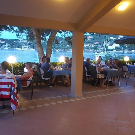 Hotel Paradise Punta Nečujam Buitenkant foto