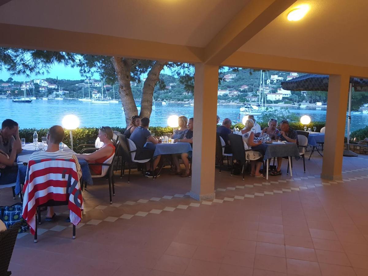 Hotel Paradise Punta Nečujam Buitenkant foto